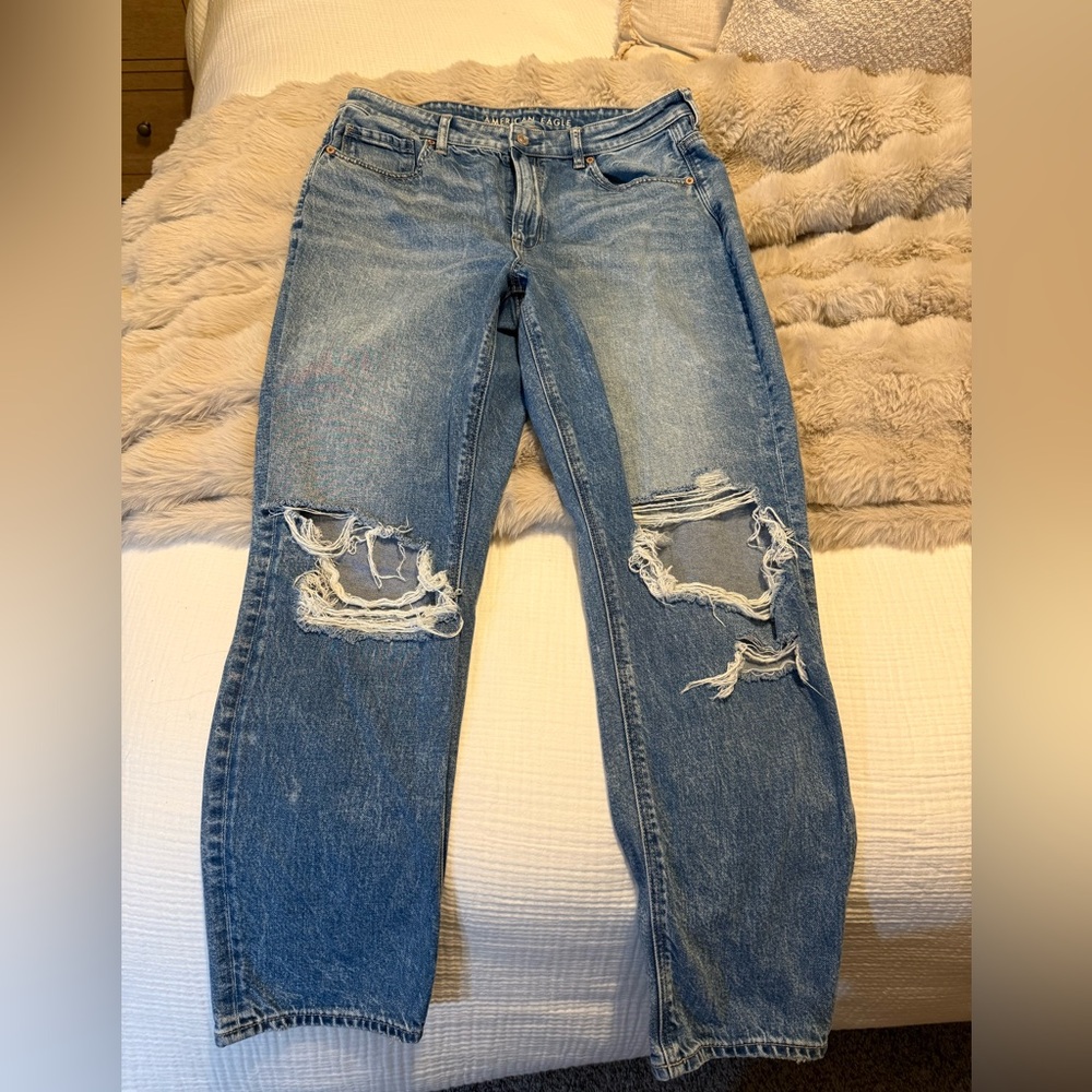 American Eagle - Women’s Strigid Distressed Jeans